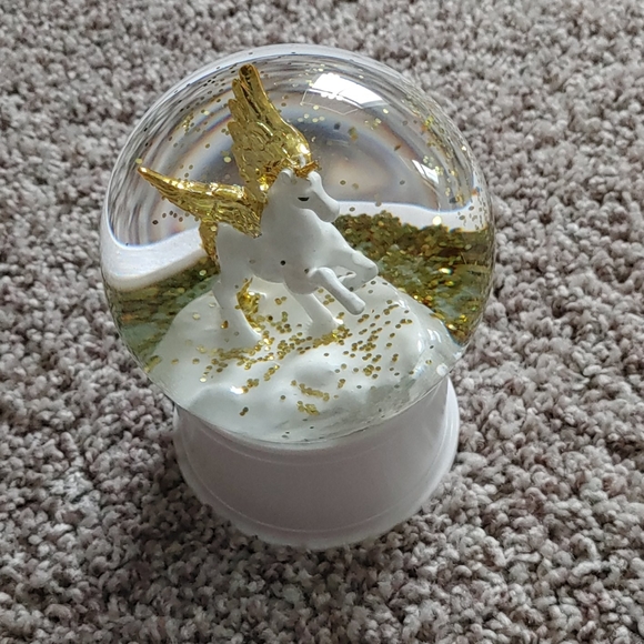 Snowglobe - Picture 1 of 1